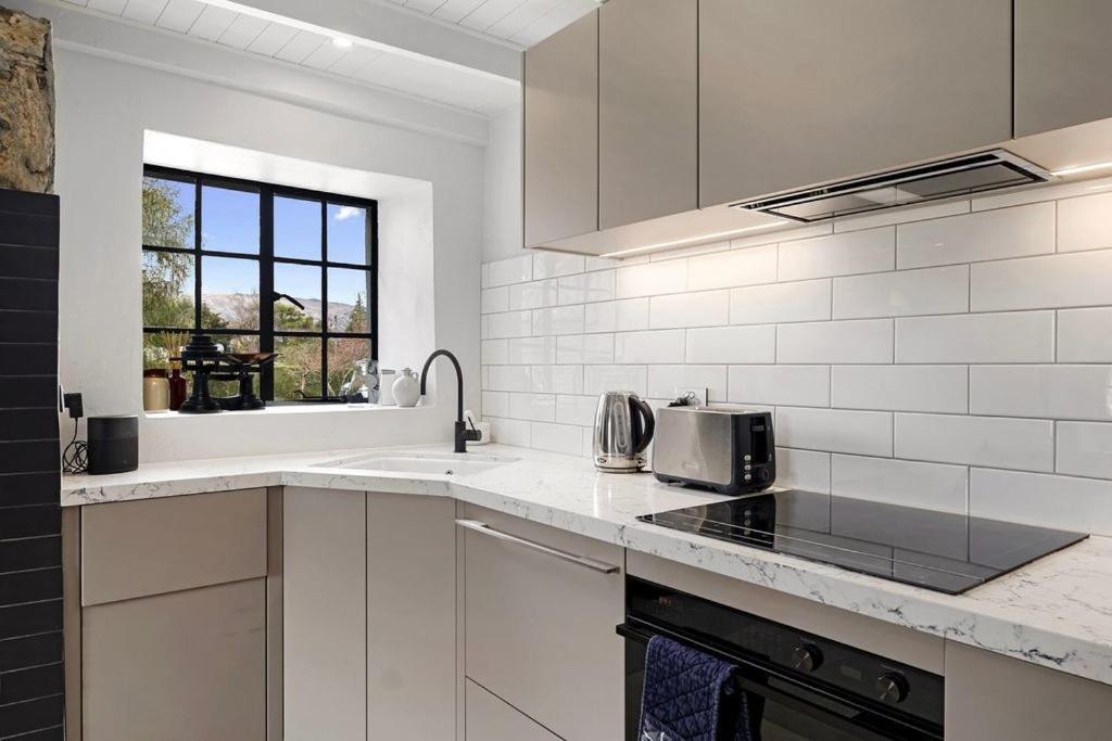 Wanaka Stone Cottage - Wanaka Holiday Home المظهر الخارجي الصورة